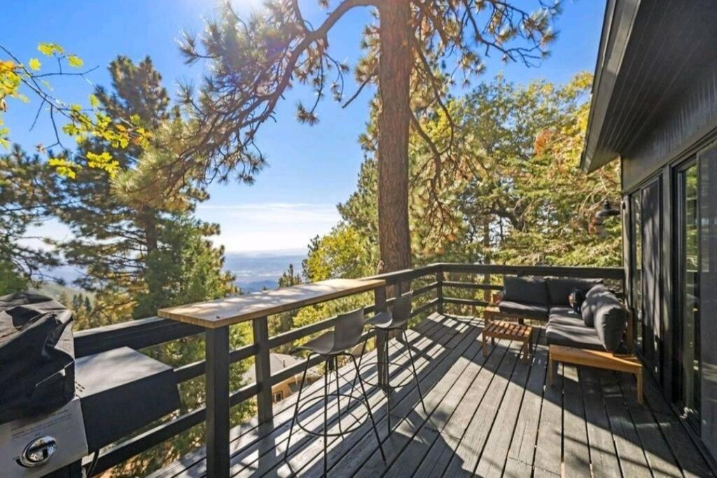 Updated Mountain Cabin Retreat With 180 Views Off Deck And Balcony Running Springs المظهر الخارجي الصورة
